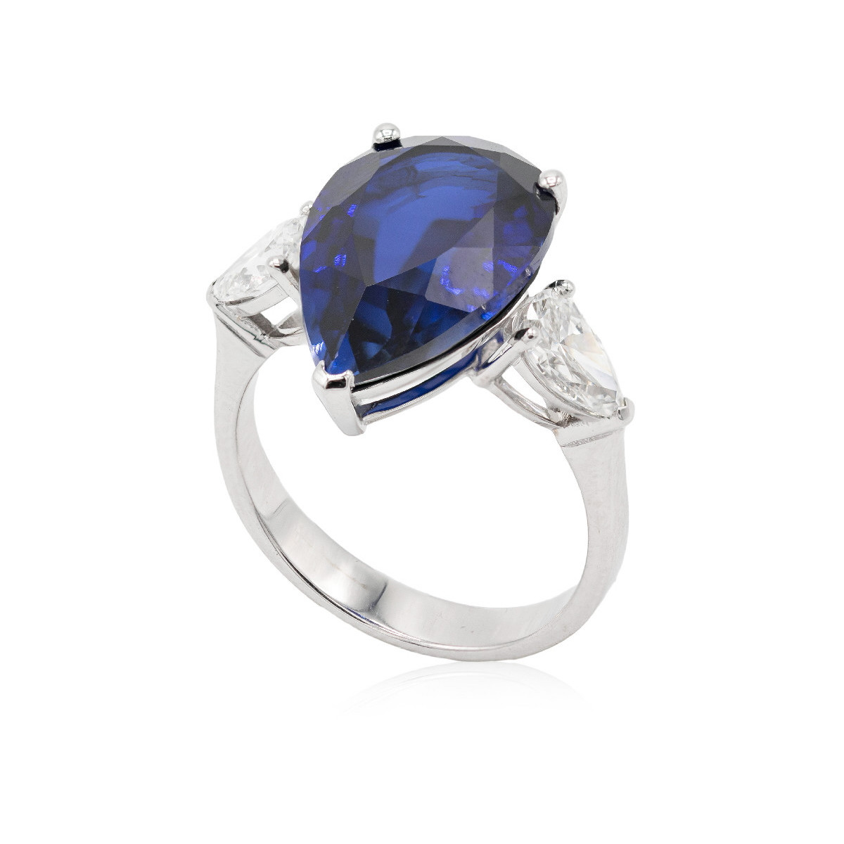 Gold ring, lab grown diamonds and sapphire